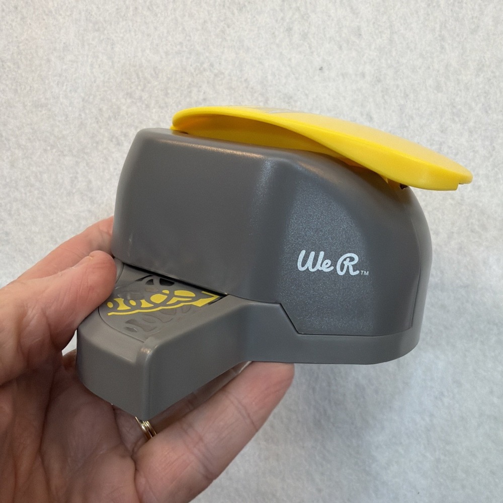 We R Memory Keepers Edge Border Paper Punch LOOP NEW - Picture 10 of 16